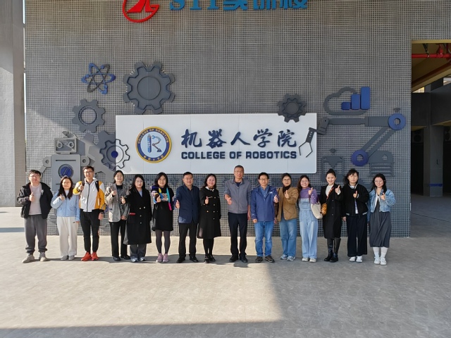 机器人学院教工第二党支部携手斗门区两所小学共促科...