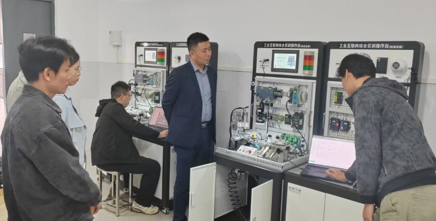  “5G + 工业互联·匠心筑梦”：机器人学院教师岗位练兵活动圆满...