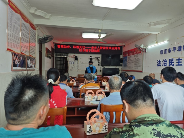 月圆人安，智慧暖平塘——机器人学院开展智慧助老与防...