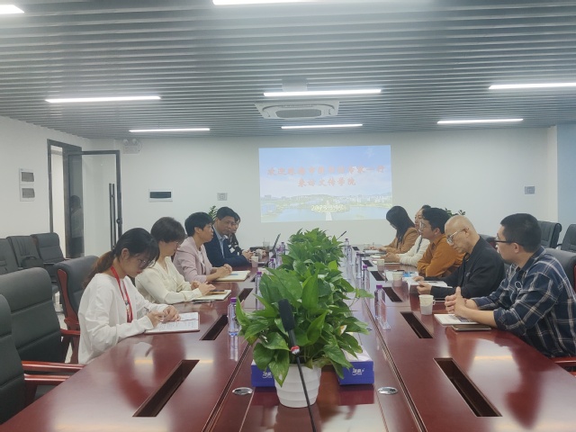 珠海市图书馆专家来访文化与传媒学院