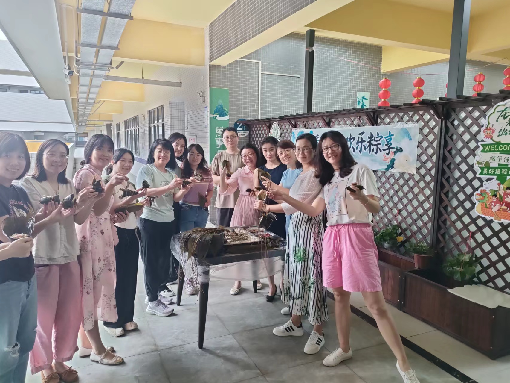浓情端午 欢乐“粽”享 ——机器人学院组织教职工开展欢乐包粽子活...