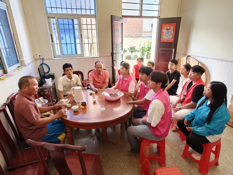 一堂特殊的思政课——大中小学生牵手越战老兵共赴“红色之约”