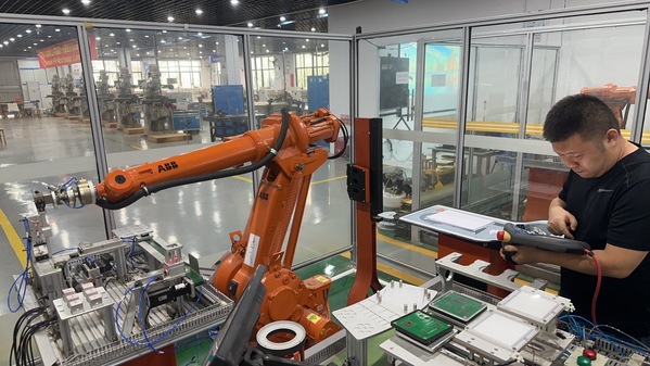 以赛促教强技能 匠心育人筑根基——工业机器人技术专业开展教师岗...