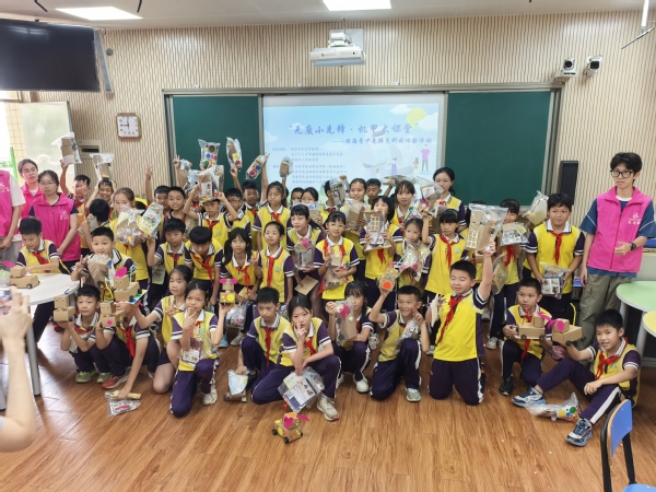 机器人学院“强国行”团队走进富山校园开展“无废小...