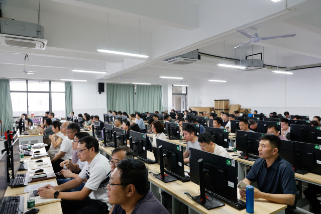 机器人学院面向全校举办“数智融合 创新育人”AI 赋能教学应用案...