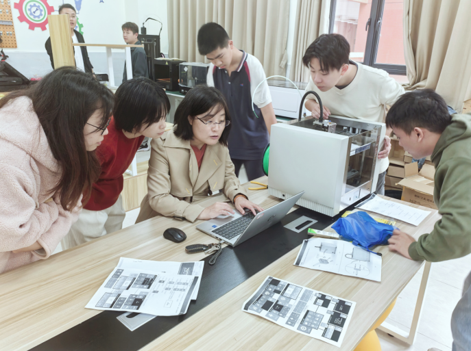 机器人学院教工第二党支部组织师生团队赴金湾区金山...
